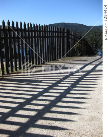 箱根の関所跡の高い塀の影の写真素材