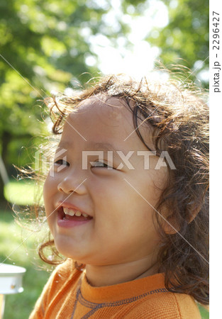 笑顔の女の子 2296427