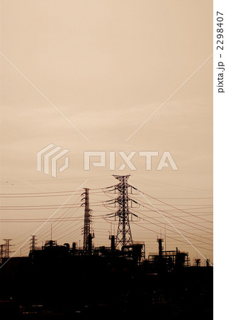 高圧電線と工場02 2298407