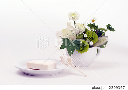 石鹸とフラワーアレンジ 2299367