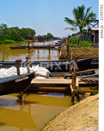湖の船着き場(インレー湖/ミャンマー) 湖の船着き場(インレー湖/ミャンマー) 2299782