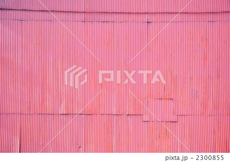ピンクのトタン壁 2300855