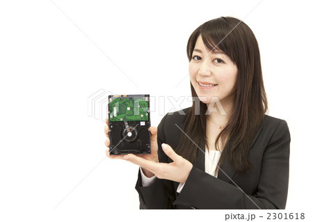 HDDを持つ女性 2301618