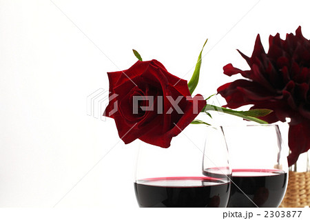赤いバラとダリアとワイン 赤いバラとダリアとワイン 2303877