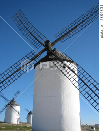 スペイン　ラマンチャの風車 2304351
