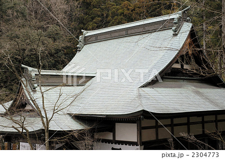 銅板葺き屋根の写真素材