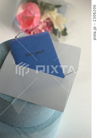 花とプレゼント 2306200