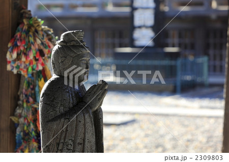 千羽鶴とお地蔵さん 2309803