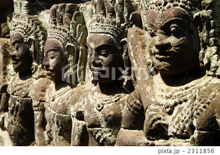 アンコールトムの微笑み 2311856