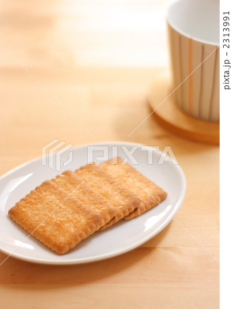 ビスケットとマグカップ 2313991