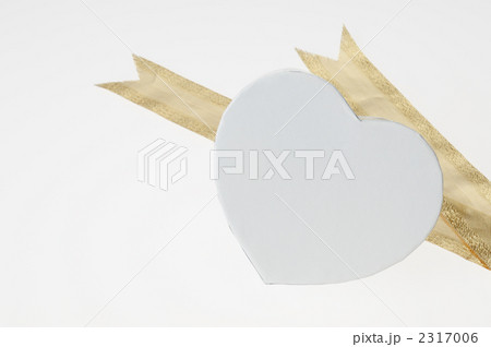 白いハート型の紙ケース 2317006