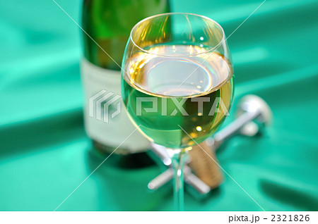 高級白ワインのイメージに。 2321826