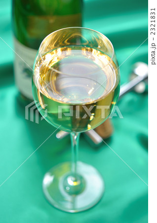高級白ワインのイメージに。 2321831