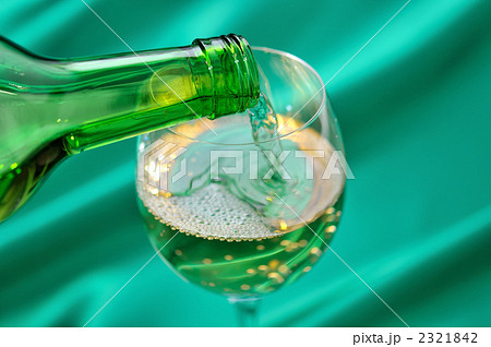 高級白ワインのイメージに。 2321842