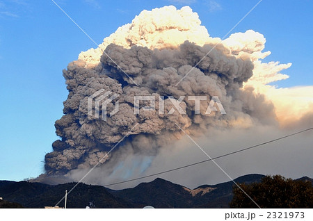 大噴火した霧島連山「新燃岳」 2321973