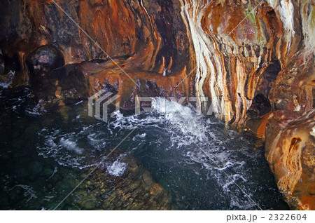 潮吹き岩が潮を吹く瞬間 2322604