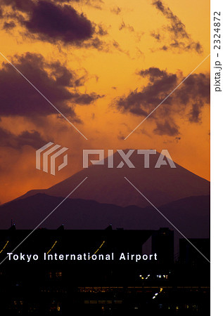 羽田空港国際線旅客ターミナルと富士山 羽田空港国際線旅客ターミナルと富士山 2324872