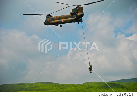 「CH-47チヌーク」による訓練風景(東富士演習場畑岡地区/静岡県御殿場市) 「CH-47チヌーク」による訓練風景(東富士演習場畑岡地区/静岡県御殿場市) 2330213
