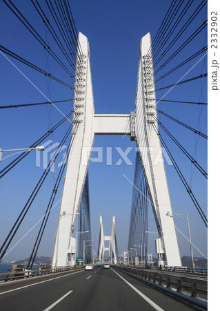 瀬戸大橋の岩黒島橋から櫃石島橋、下津井瀬戸大橋をのぞむ 2332902