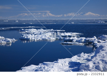 網走市北浜　流氷と連山 2332911