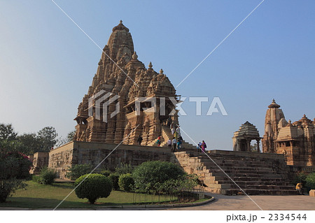カジュラーホの寺院群　西群のカンダーリヤ・マハーディーヴァ寺院群 2334544