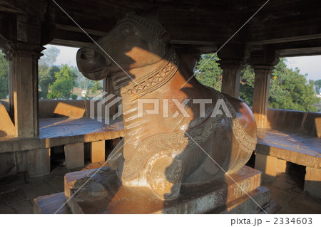 カジュラーホの寺院群 西群のナンディ堂 カジュラーホの寺院群 西群のナンディ堂 2334603