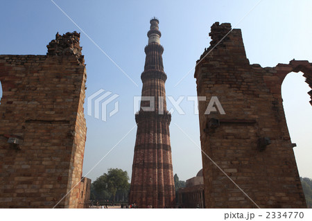 デリーのクトゥブ・ミナールとモスク 2334770