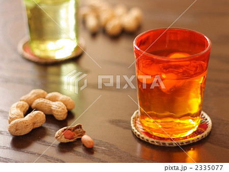 琉球硝子のコップと落花生 2335077