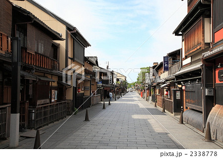 京都の花見小路の町並みの写真素材