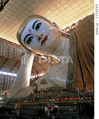 ヤンゴン市内の寝釈迦仏 2339264