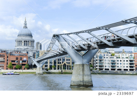 セントポール大聖堂とミレニアムブリッジ セントポール大聖堂とミレニアムブリッジ 2339697