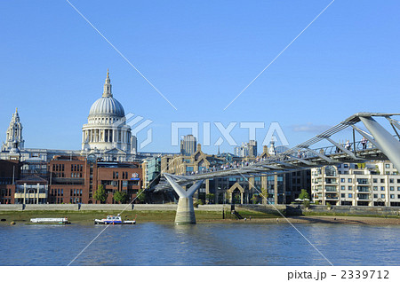 セントポール大聖堂とミレニアムブリッジ セントポール大聖堂とミレニアムブリッジ 2339712