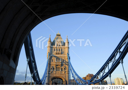 夕暮れのタワーブリッジ 2339724