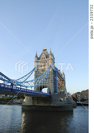 夕暮れのタワーブリッジ 2339732