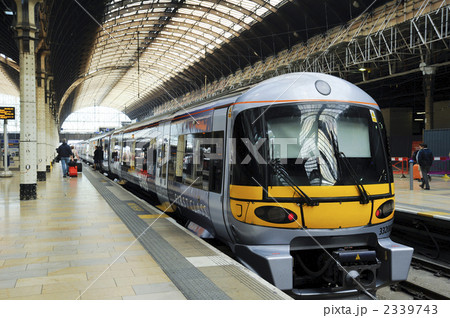 ロンドン、パディントン駅の列車 2339743