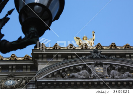 ガルニエ宮とランプ 2339821