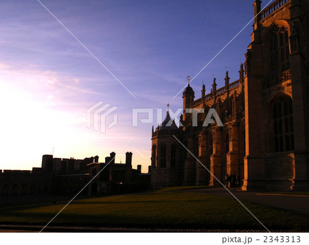 イギリス　～ウインザ―城内・セントジョージ教会の夕暮れ 2343313