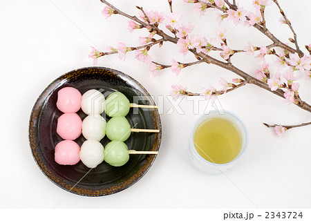 三色団子と桜の花 2343724