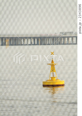 灯浮標 航路標識 浮きブイの写真素材 [2343896] - PIXTA