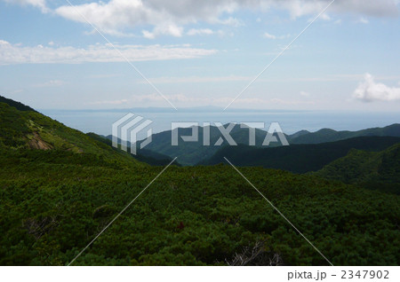 知床峠から見た国後島 2347902