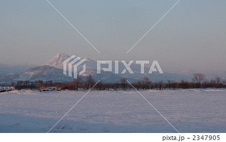 標津町かたら見た羅臼岳 2347905