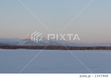 標津町かたら見た羅臼岳 2347906