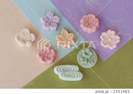 和三盆　（四季の花）　横 2351403