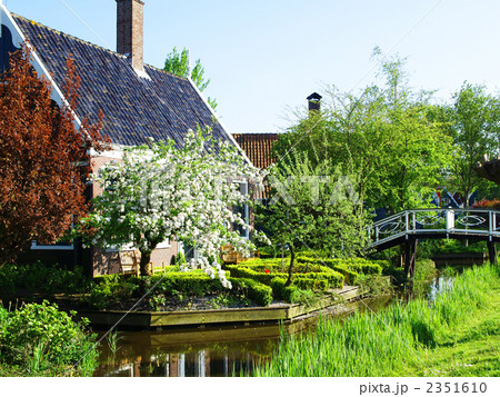海外民家　運河沿い　橋　オランダ　 2351610
