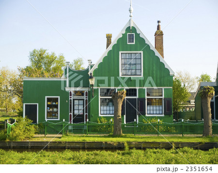 海外民家　田園　菜の花　オランダ　 2351654