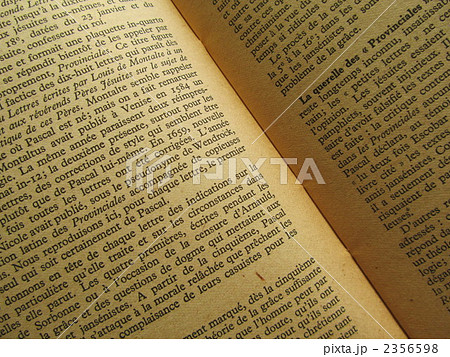 洋書 古本 洋書 古本 フランス語表記の写真素材 2356598 -