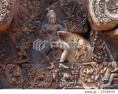 アンコール遺跡・バンテアイ・スレイの「南経蔵破風」(シェムリアップ/カンボジア) アンコール遺跡・バンテアイ・スレイの「南経蔵破風」(シェムリアップ/カンボジア) 2358044