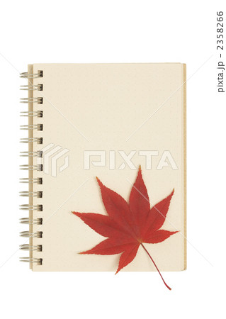 メモ帳と紅葉 メモ帳と紅葉 2358266