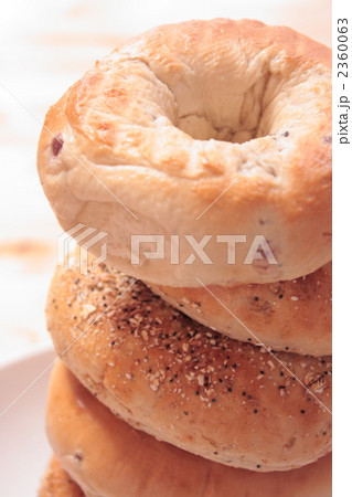 積み重ねたベーグル 2360063