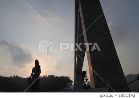 餘部鉄橋と観音像 2361142